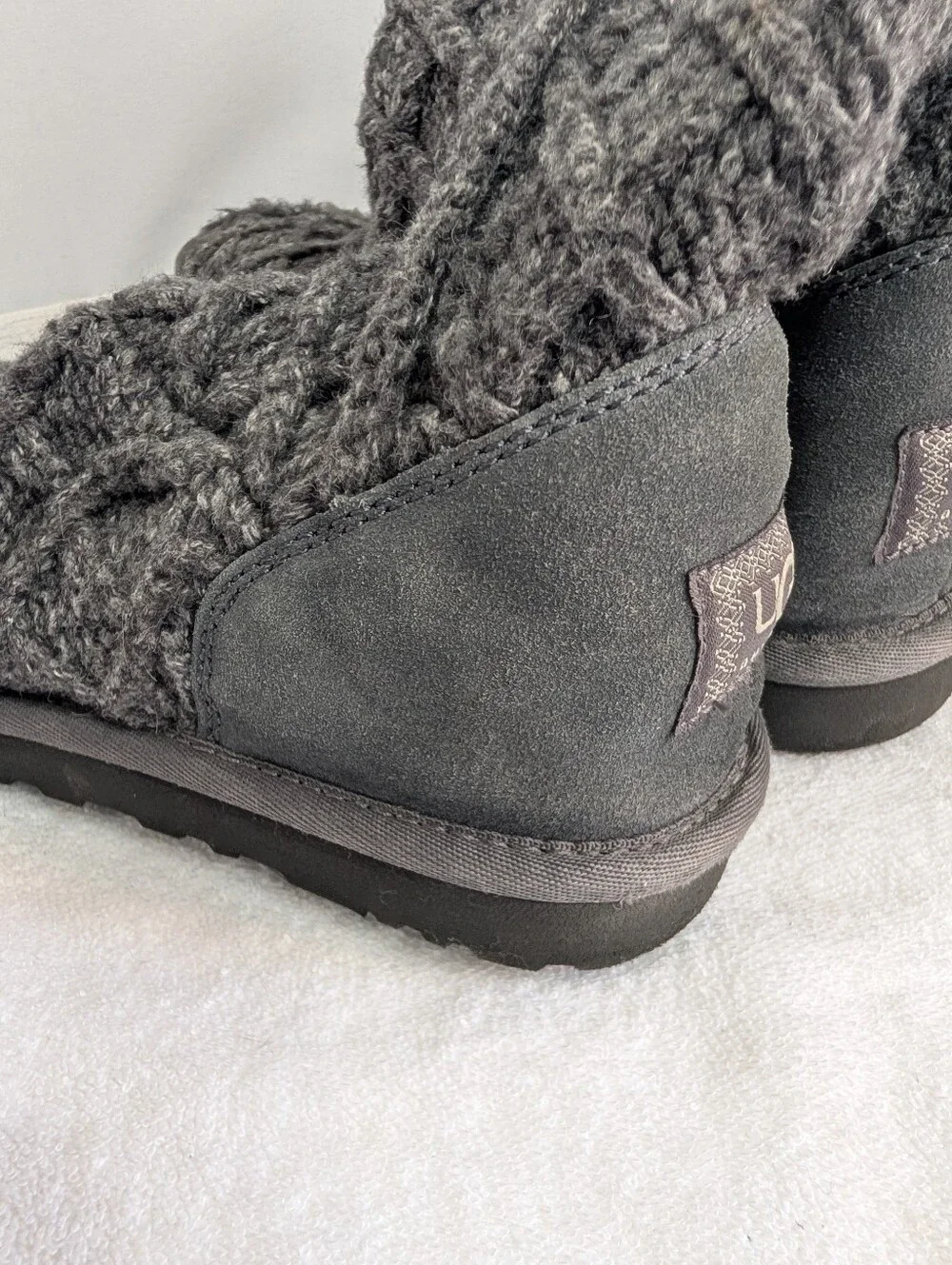 UGG Classic Cardy Knit Woven Boots Women’s US 9 Sheepskin Lined 3 Button Gray
